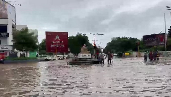 અમદાવાદમાં જળબંબાકારની સ્થિતિ, વાસણા બેરેજના 6 ગેટ ખોલાયા