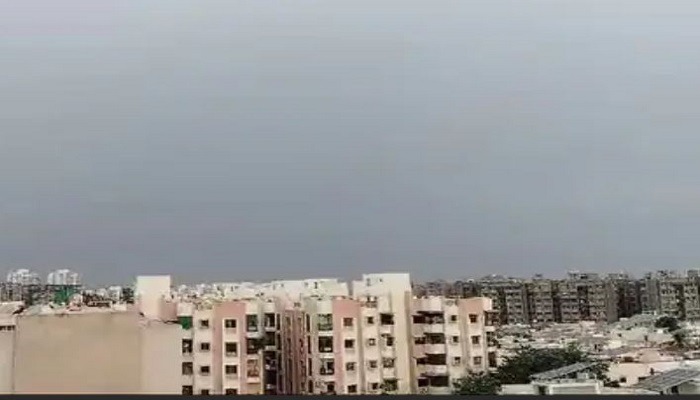 અમદાવાદમાં સવારે વીજળીના કડાકા બાદ વાતાવરણમાં ઉઘાડ નીકળતા રાહત