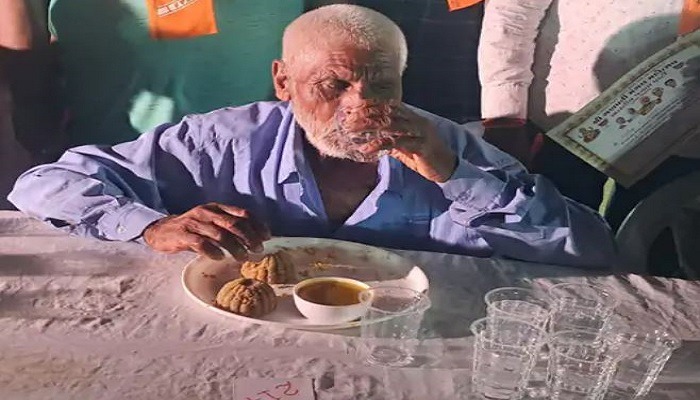 રાજકોટમાં મોદક સ્પર્ધા, 69 વર્ષના વડિલ 19 લાડવા આરોગી ગયા