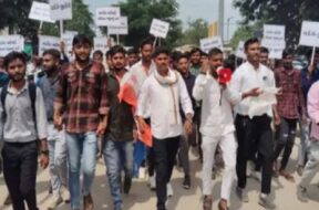 Palanpur, student, police lathi -charged