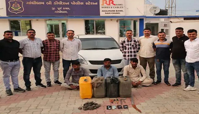 કચ્છના હાઈવે પર વાહનોમાંથી ડીઝલની ચોરી કરતી ગેન્ગના સાગરિતો પકડાયા