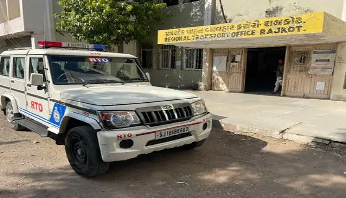 રાજકોટ આરટીઓ દ્વારા 19 સ્કુલ-કોલેજોને બાકી વાહનવેરા ન ભરતા નોટિસ