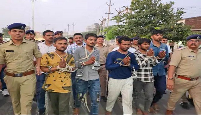 ડીસામાં લૂંટ કેસના આરોપીઓ પકડાયા, પોલીસે આરોપીઓનો વરઘોડો કાઢ્યો