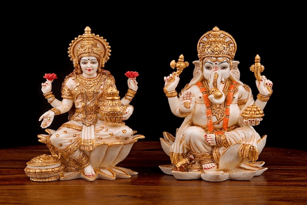 દર વર્ષે દિવાળી પર શા માટે ખરીદાય છે લક્ષ્મી-ગણેશની નવી મૂર્તિ, જાણો કારણ