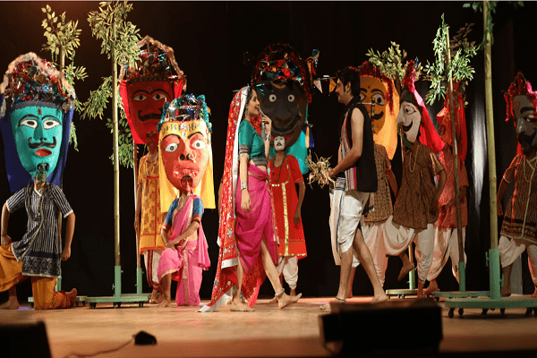 ટોરેન્ટ ગ્રુપના યુ.એન.એમ. ફાઉન્ડેશને બે ઓપનીંગ પ્રદર્શન સાથે અભિવ્યક્તિની છઠ્ઠી આવૃત્તિનો પ્રારંભ કર્યો