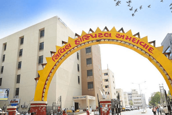 અમદાવાદની સિવિલ હોસ્પિટલમાં ICUમાં પહોંચીને ભૂવાએ દર્દી પર વિધી કરી