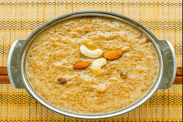 તહેવાર અને ખાસ પ્રસંગે ઘરે જ આવી રીતે બનાવો ગોળની ખીર