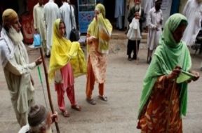 PAKISTANI BEGGARS