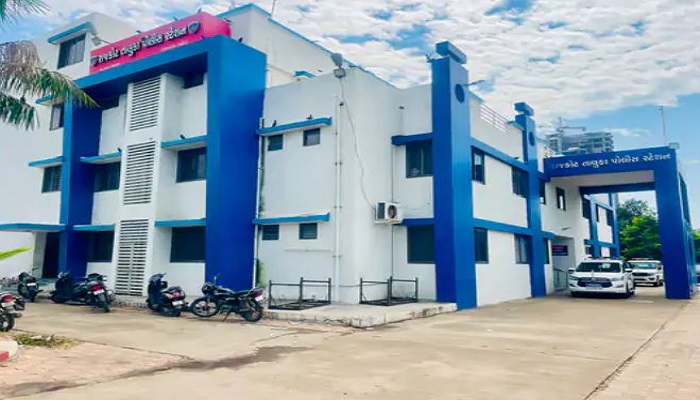 રાજકોટમાં સિટીબસે રોડ સાઈડ પર ચાલીને જતાં માતા-પૂત્રને અડફેટે લીધા, પૂત્રનું મોત