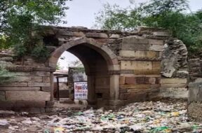 Zinzuwada gate, duirty