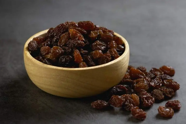 શિયાળામાં શેકેલી કિસમિસ ખાવાના છે ફાયદા, જાણો શેકવાની રીત અને કેવી રીતે ખાવી?