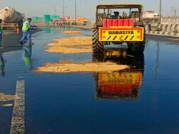 kutch, oil leakage from tanker