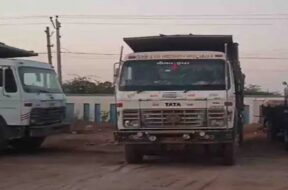 Amreli, dumper seized