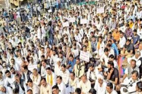 Banaskantha, opposition to district division