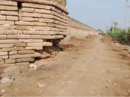 Lakhatar, Historic fort dilapidated