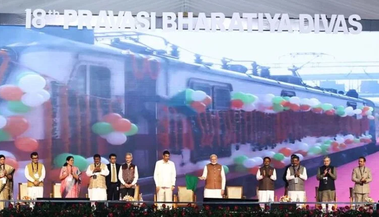ભુવનેશ્વરમાં ભારતીય પ્રવાસીઓ માટે ખાસ પ્રવાસી ટ્રેનને PM મોદીએ લીલી ઝંડી આપી