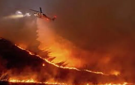 અમેરિકાઃ જંગલમાં લાગેલુ આગ ઉપર કાબુ મેળવવાના પ્રયાયો, 26થી વધારે લોકોના મૃત્યુ