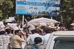 Gandhinagar, tat-tet sudente opposition