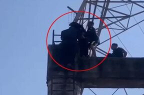Surat,girl climbs electricity pole
