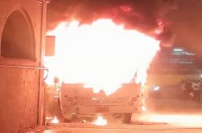 Bus, fire, Baroda