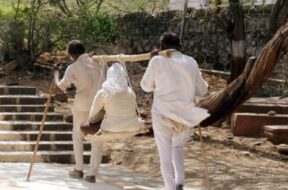 Palitana, doli worker