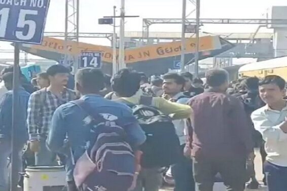 Surat, udhana railway station