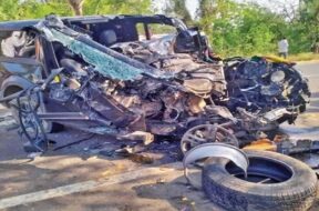 Accident, nadiyad-kapadvanjn road