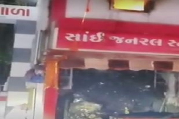 વડોદરામાં રાત્રે ચોરએ દુકાનમાં ઘૂંસીને ચોરી કર્યા બાદ આગ ચાંપી, આખરે પકડાયો