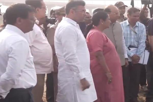 દિલ્હી યમુના સફાઈ: CM રેખા ગુપ્તાએ વઝીરાબાદ બેરેજ ખાતે નાળા અને નદી વિસ્તારનું નિરીક્ષણ કર્યું