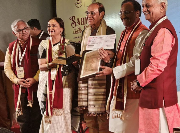 ગુજરાત સાહિત્ય અકાદમીઃ જવાહર બક્ષીને પ્રથમ અમૃત ગઝલ પારિતોષિક અર્પણ કરાયો