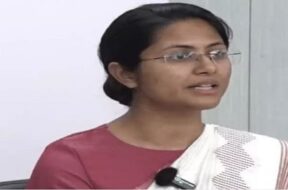 Harshita goyel, upsc topeer