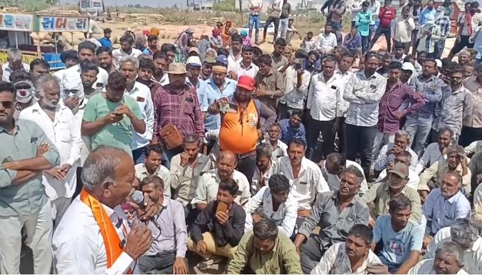 મહુવા યાર્ડમાં સફેદ ડુંગળીના ભાવમાં ઘટાડો થતાં ખેડુતોએ હરાજી બંધ કરાવી