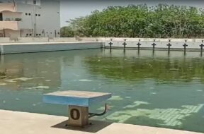 Sauratra uni, Swimming pool