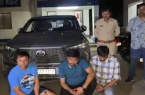 Speeding while drunk, 4 arrested