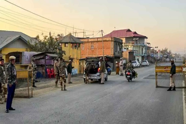 મણિપુરમાં ફરી કર્ફ્યૂ લગાવાયો, રાષ્ટ્રપતિ શાસન લાગુ થવા છતાં સ્થિતિ બેકાબૂ