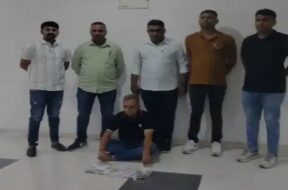 Rajkot, loker thif caught