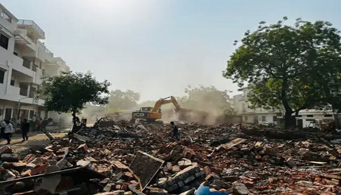 અમદાવાદના રખિયાલમાં મેગા ડિમોલિશન, 20 કારખાના-દુકાનો પર બુડોઝર ફેરવાયું