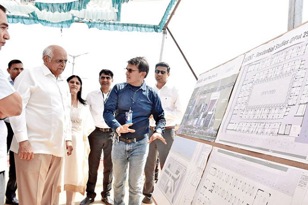 ભૂપેન્દ્રભાઈ પટેલે ધોલેરા SIRની મુલાકાત લઈ વિવિધ પ્રોજેકટની સમીક્ષા કરી