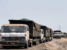 kutch, protest against dumpers filled with salt
