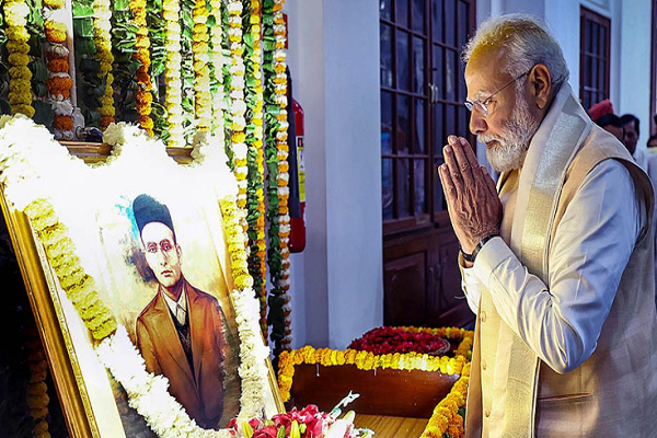 પ્રધાનમંત્રી નરેન્દ્ર મોદીએ વીર સાવરકરને શ્રદ્ધાંજલિ અર્પણ કરી