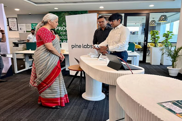 નાણામંત્રી સીતારમણે નોઈડામાં ડિજિટલ ફિનટેક કંપની ‘પાઈન લેબ્સ’ના કાર્યાલયની મુલાકાત લીધી