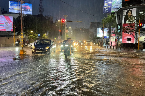 ગુજરાતમાં અષાઢી માહોલ સર્જાયો, મોડી રાતે અમદાવાદ સહિત અનેક વિસ્તારોમાં વરસાદ