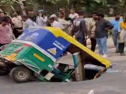 rickshaw fell into a pethole