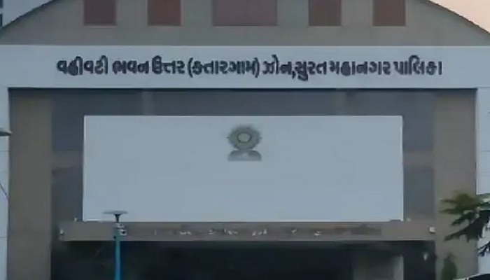 સુરતમાં ઝૂંપડપટ્ટીના ડિમોલિશનમાં NGOએ ખરીદેલી સ્ટેશનરી-પુસ્તકો ગાયબ