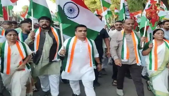 ગાંધીનગરમાં તિરંગા યાત્રામાં નગરજનો જોડાયા, ભારતિય સૈન્યના પરાક્રમને આપી સલામી