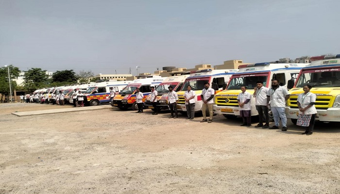 અમદાવાદમાં વિમાન દુર્ઘટનાની જાણ થતાં જ  108 સેવાની 80 ટીમ બચાવ કામગીરીમાં જોડાઈ હતી