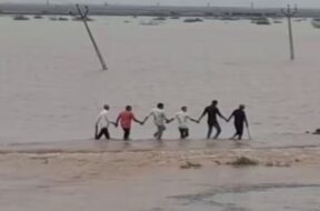 33 people trapped in sait lake, Bhavnagar
