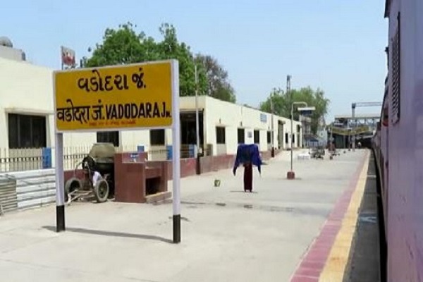 ટ્રેનોમાં પ્રવાસીઓના સામાનની ચોરી કરાવવામાં સગીર વયના બાળકોનો કરાતો ઉપયોગ