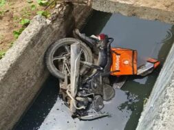 Biker died after falling in to drain, surat