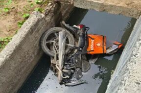 Biker died after falling in to drain, surat